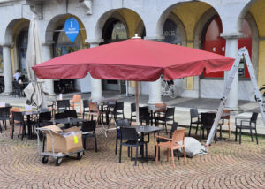 Montaggio ombrelloni Codeborgo