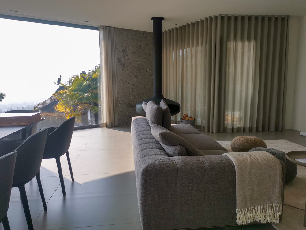 Tende Wave Création Bauman Universal Soggiorno a Minusio con vista Tende Wave Création Bauman Universal Soggiorno a Minusio con vista