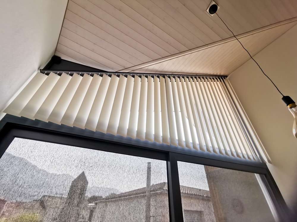 Tende verticali Slope motorizzate a Giubiasco